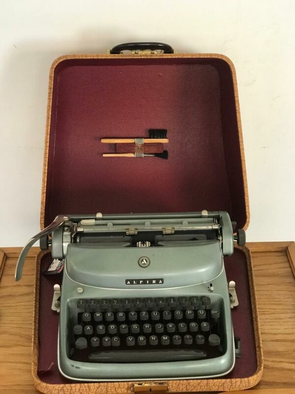Alpina Typewriter